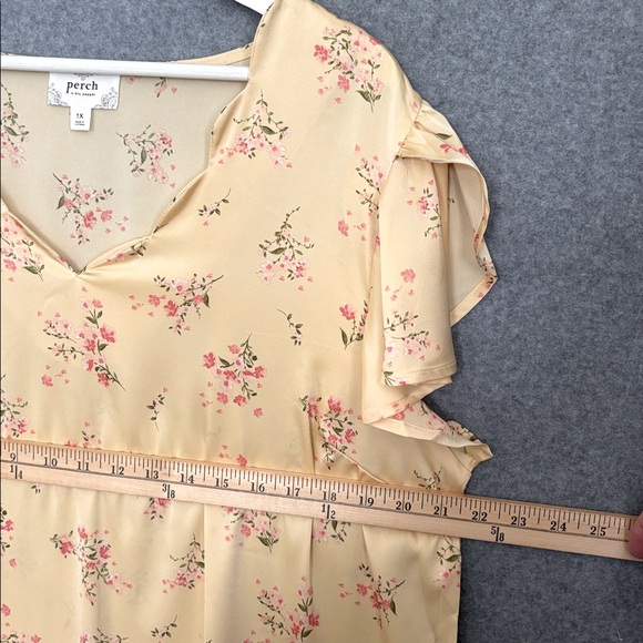 NWT Short Tulip Sleeve Floral Print V-Neck Satin Top 1X Yellow - Picture 9 of 13